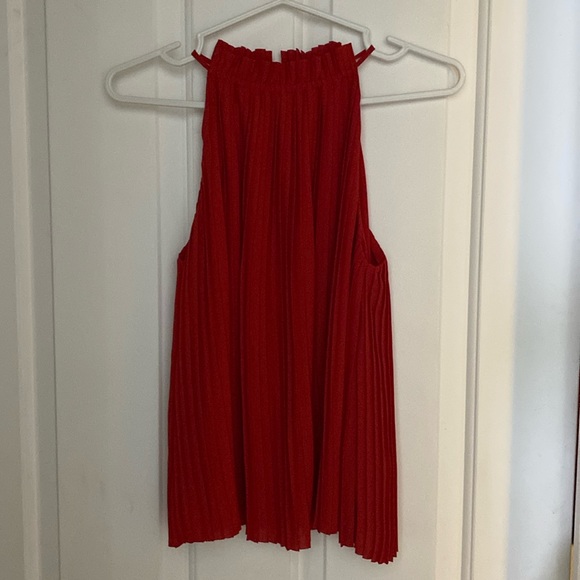 RW&CO red pleated sleeveless top - Picture 1 of 8